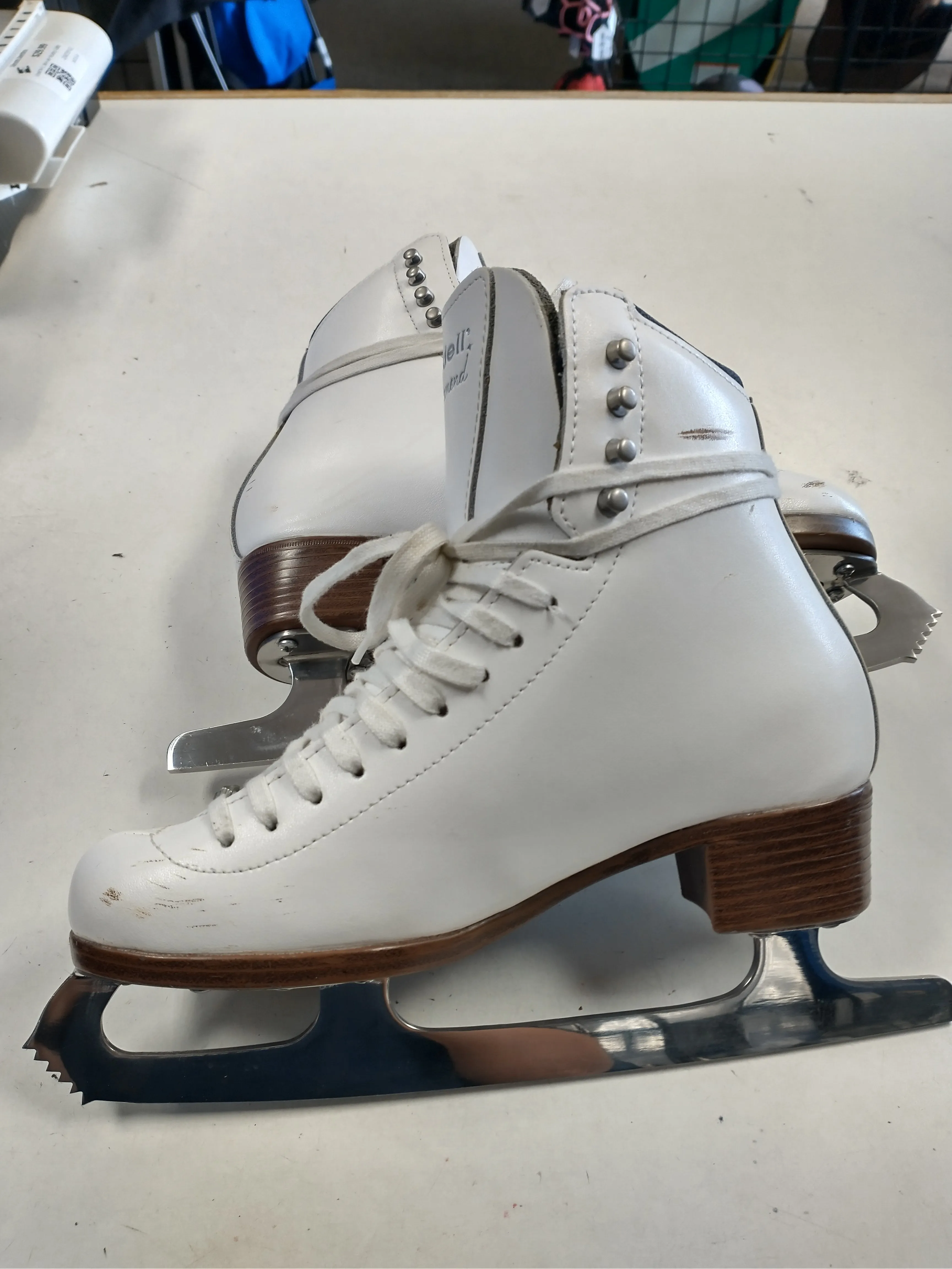 Barely Used Riedell Diamond Size 5 Figure Skates