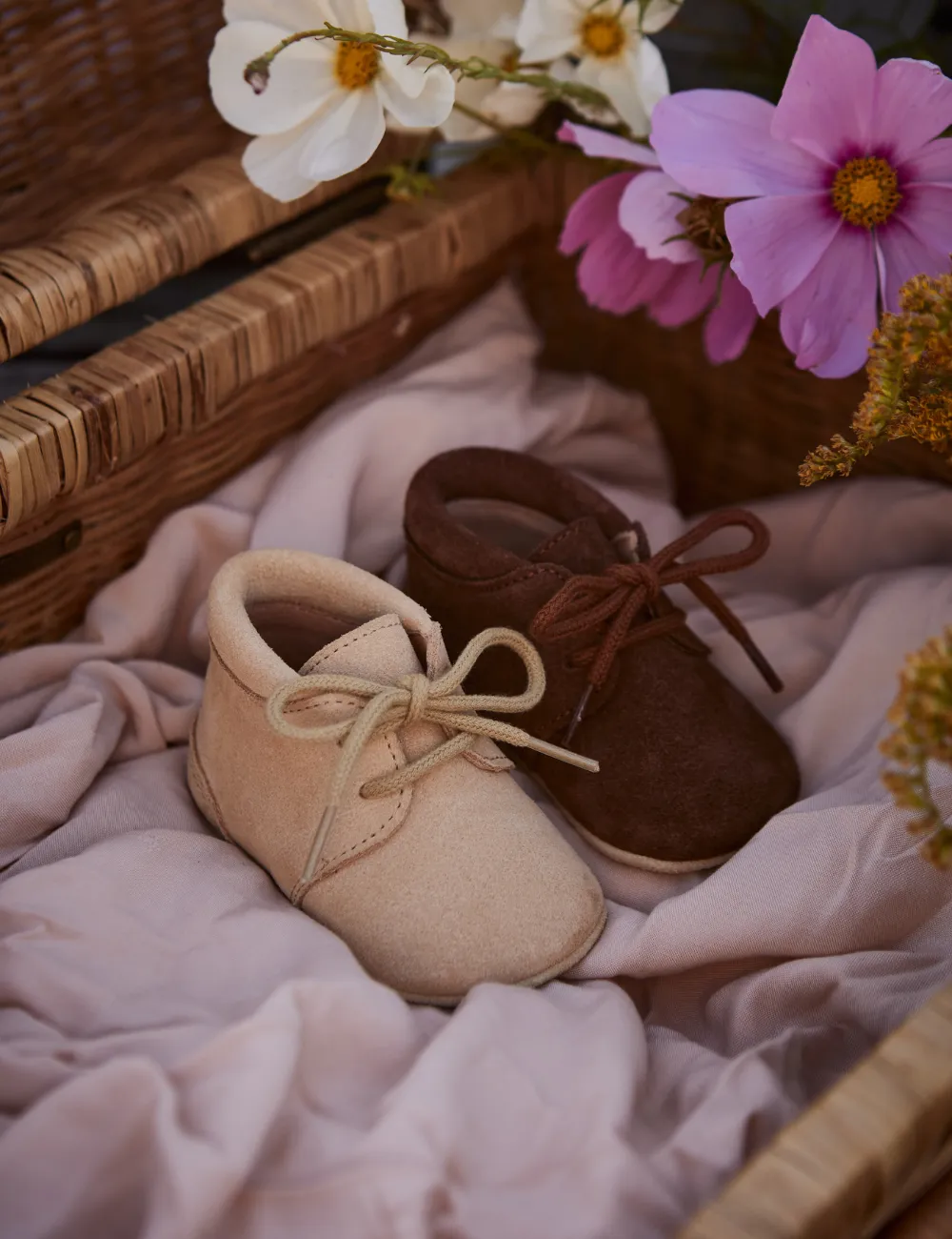 Crib shoe - Cream Suede