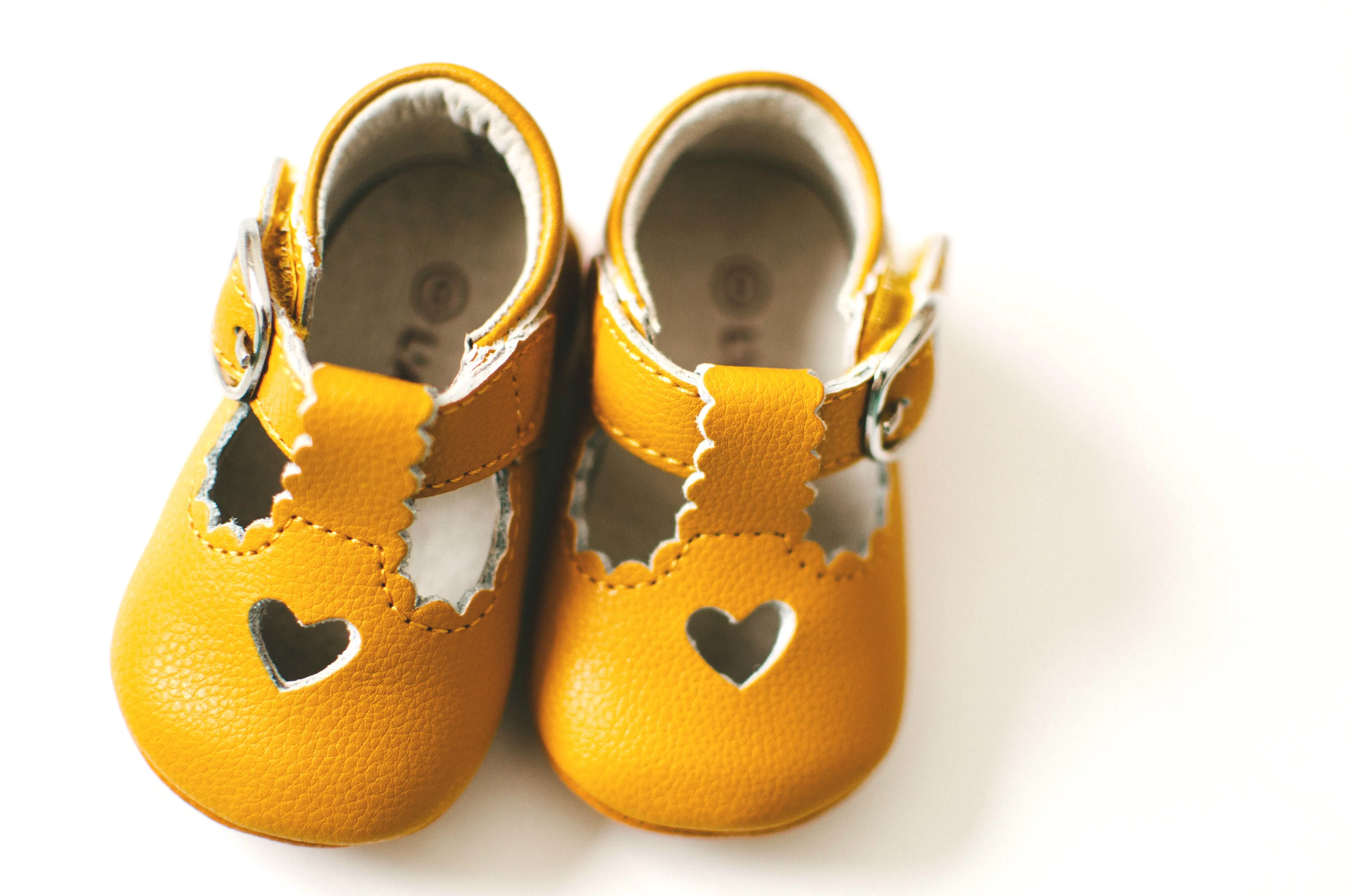 L'Amour Infant Girls Open Heart Leather Crib Mary Janes