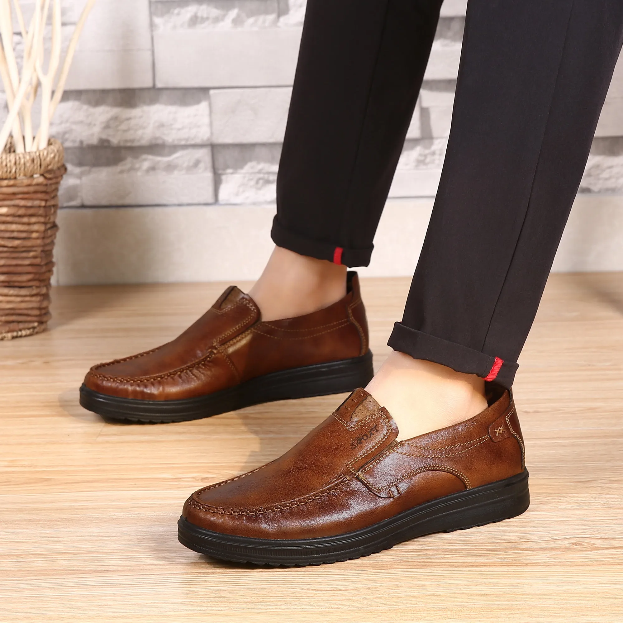 Men Solid Leather Shoes Soft Sole Leisure Driving Antislip