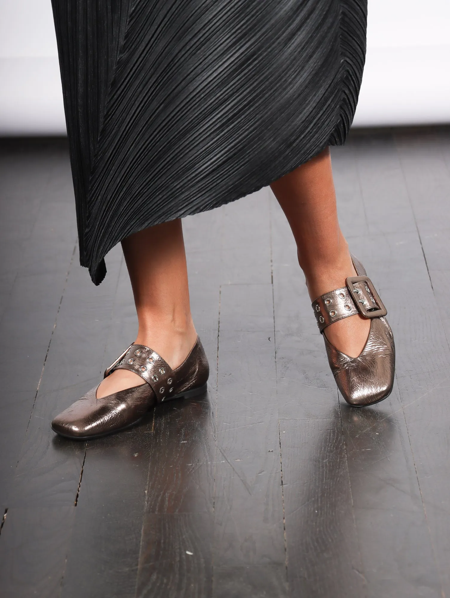 Peg Ballet Flat in Metal Bronzo by Halmanera